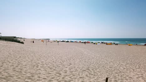 Atlantic-Ocean-washes-the-shore-of-the-beautiful-Praira-da-Barra-beach-in-autumn-from-Gafanha-da-Nazaré,-Portugal