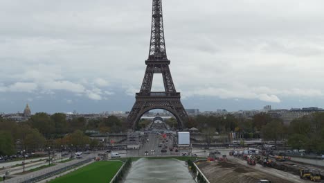 La-Torre-Eiffel-Es-Una-De-Las-Estructuras-Más-Reconocibles-Del-Planeta.