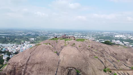 Aerial-view-of-Dindigul-Rock-Fort,-Tamil-Nadu,-India
