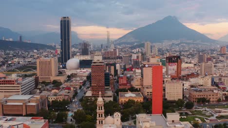 Mixture-of-new-and-old-architecture-in-the-city-of-Monterrey,-NL,-Mexico