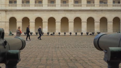 Cannons-Lined-Up-in-the-Courtyard-of-Les-Invalides-in-Paris