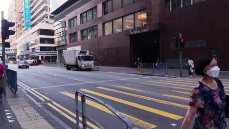 Zebra-cross-yellow-lines-in-Hong-Kong