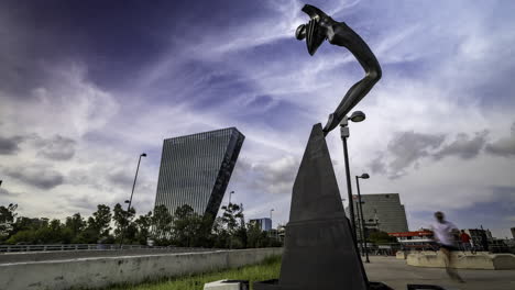 Shot-of-the-sculpture-"Viento"-located-on-Paseo-de-la-Reforma-Avenue,-the-Virreyes-building-is-to-the-left-of-the-shot