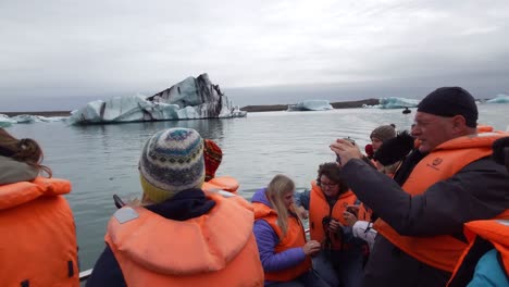 People-enjoying-the-beautiful-Jökulsárlón-Glacier-Lagoon-on-the-boat-tour-in-Iceland