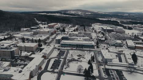 Edificios-De-La-Facultad-De-La-Universidad-De-Sherbrooke-Durante-El-Invierno-En-Sherbrooke-Y-Longueuil,-Quebec,-Canadá