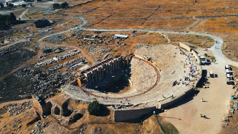Aerial-4K-drone-video-of-the-Ancient-theater-of-the-Roman-city-of-Hierapolis-in-Pamukkale,-Turkey