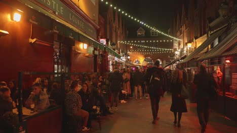 Crowded-Street-On-Winter-Night-Lined-With-Pubs-And-Restaurants-In-Dublin,-Ireland