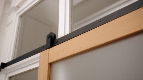 Sliding-Door-Rollers-Rolling-On-Guide-While-Closing