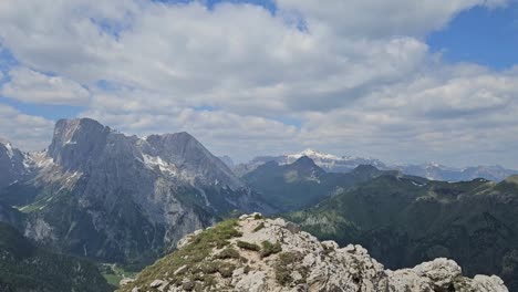 Panoramic-view-from-Sasso-Bianco-to-the-West,-with-perfect-view-of-Marmolada