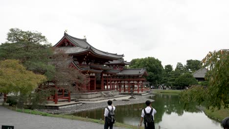 Side-view-at-Byodo-in---Buddhist-temple-located-in-the-city-of-Uji-in-Kyoto-Prefecture,-Japan
