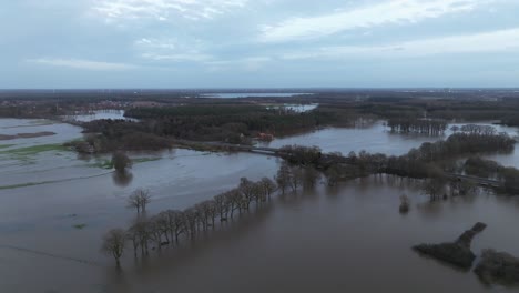 Der-Fluss-Ems-Tritt-über-Seine-Ufer-Und-überschwemmt-Alle-Städte-Rund-Um-Lingen-Ems