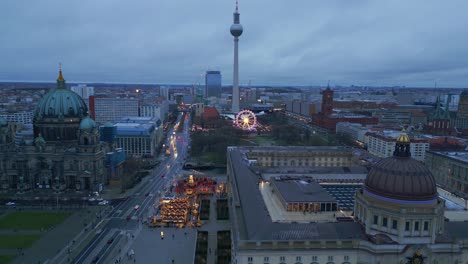 Fernsehturm-Berlin-Winter-Stadtschloss-Weihnachtsmarkt