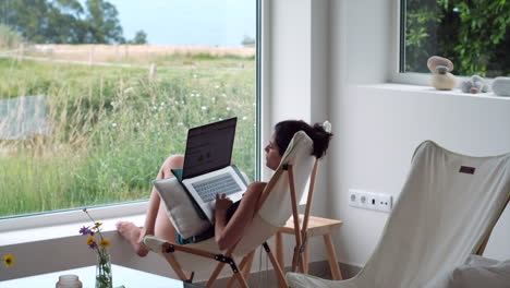 Freelancer-Woman-Works-Remotely-Enjoying-Rural-Nature's-Office