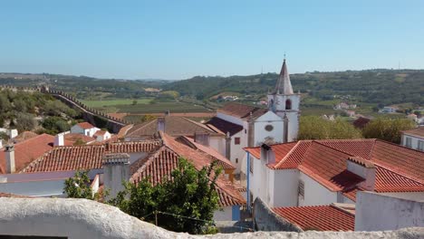 Panoramic-view-of-the-historical-and-medieval-town-of-Óbidos,-Portugal,-on-a-sunny-autumn-day