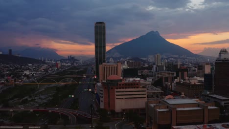 La-Luz-Del-Día-Se-Desvanece-Sobre-Monterrey