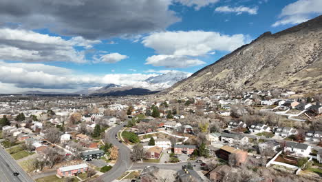 Ascending-aerial-of-Provo-Utah-neighbourhood-living