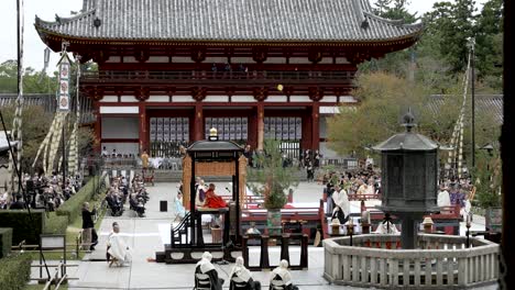 Templo-Todaiji-En-Nara-Celebración-De-La-Ceremonia-De-Religión-Budista-En-Nara-Japón-Durante-El-Día