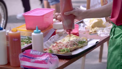 Street-food-seller-is-making-sandwiches-for-customers