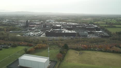 Gran-Planta-De-Fabricación-De-Microprocesadores-Intel-En-La-Ciudad-De-Leixlip,-Irlanda