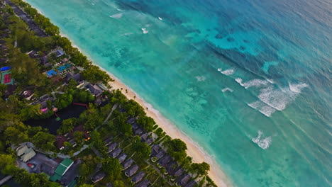 Vista-Aérea-De-Drones-Del-Destino-De-Viaje-Exótico-Resort-De-Playa-En-Las-Islas-Seychelles