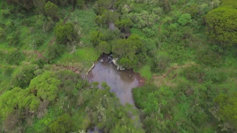 Drohnen-Stockvideos-Kenia-Abedare-Ranges-Karuru-Wasserfall