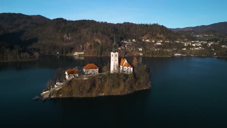 Cinematic-Orbiting-Drone-Shot-Above-Lake-Bled,-Slovenia