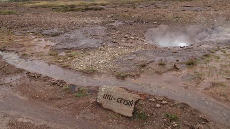 Litli-Geysir-Es-Un-Pequeño-Géiser-En-La-Zona-Geotérmica-De-Strokkur,-Islandia