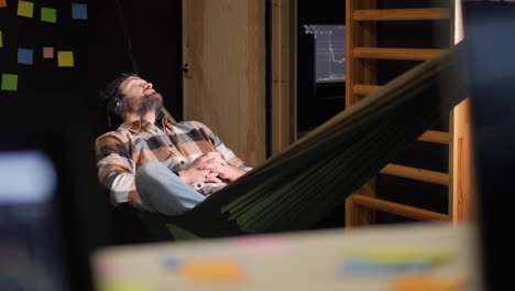 Static-view-of-hipster-over-an-amaca-sleeping-at-work