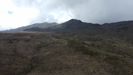 Luftaufnahme-Der-Landschaft-Rund-Um-Páramo-Del-Sol-In-Den-Kolumbianischen-Anden-In-Der-Nähe-Der-Stadt-Urrao