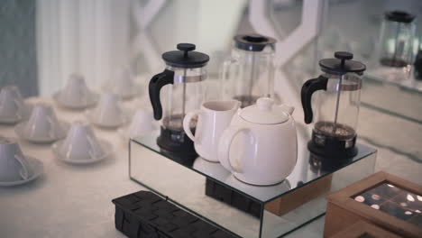 Elegantes-Tee--Und-Kaffee-Servierset