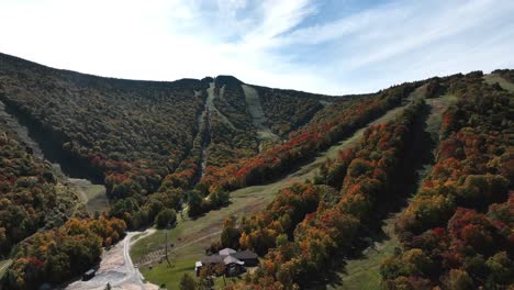 Aerial-Drone-Shot-of-fall-colors-over-Killington-Ski-resort-in-Vermont