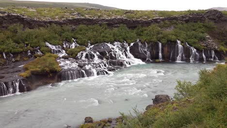 Hraunfossar-Wasserfall-In-Island