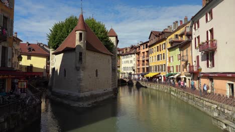 The-view-of-the-Palais-de-l’Île-from-Pont-Perrière-in-Annecy-is-one-of-the-most-photographed-sights-in-France