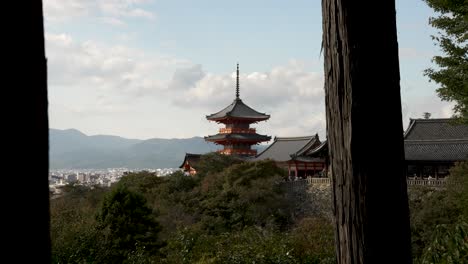 Kiyomizu-dera-Sanjunoto-En-Kyoto,-Amplia-Vista-Del-Paisaje