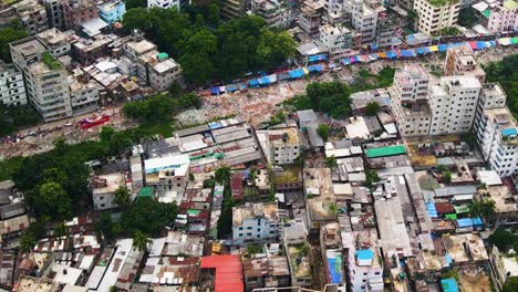 Vista-Aérea-Del-Hermoso-Paisaje-Urbano-De-Dhaka,-Bangladesh---Coloridos-Edificios-Residenciales-De-Dhaka,-Bangladesh