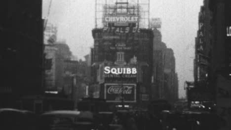 Pedestrians-with-Billboards-in-Background-in-Times-Square-in-New-York-City-1930s