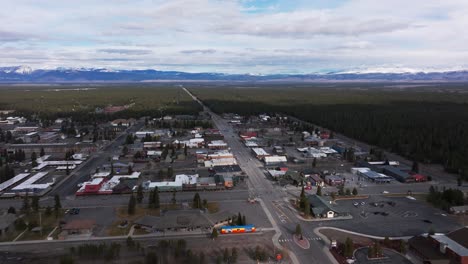 Drone-shot-panning-to-the-left-of-downtown-West-Yellowstone-in-the-Fall