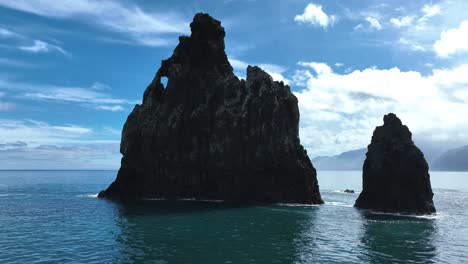 Blick-Auf-Die-Inseln-Ribeira-Da-Janela-Mit-Meereshimmel