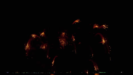 Farbenfrohe-Pyrotechnische-Darbietung-Während-Des-Pattaya-International-Fireworks-Festival-2023-In-Der-Provinz-Chonburi-In-Thailand