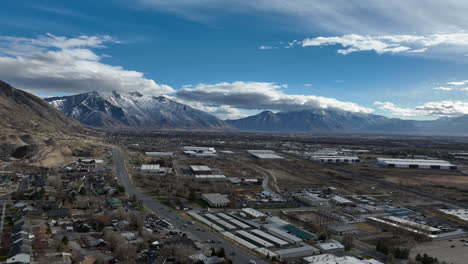 Herrliche-Aussicht-Auf-Die-Berge-Und-Die-Stadt-Von-Provo,-Utah