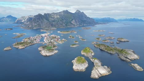 Henningsvaer-in-Lofoten-Island-Archipelago,-Norway,-Scandinavia---4k-Aerial-Circling