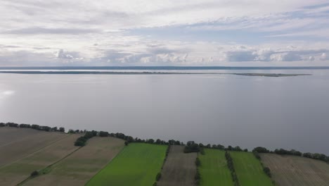 Peaceful-Landscape-Of-Lake-Vattern-Overlooking-Visingso-Island-In-Sweden