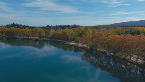 Autumn-at-Banyoles-Lake-with-blue-mirror-waters-in-Girona,-Catalonia
