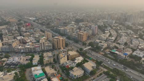 Vista-Aérea-De-La-Carretera-Shaheed-e-millat,-Karachi.