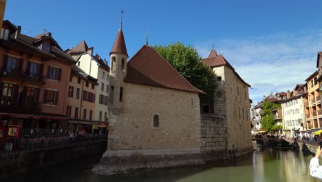 Picturesque-medieval-castle-and-prison-in-the-middle-of-the-Thiou-Canal,-now-an-art-and-history-museum-of-Le-Palais-de-I'lle