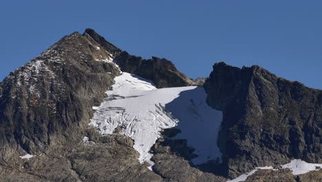 Craggy-Mountain-Hikes-Of-Elfin-Lakes-In-Garibaldi-Provincial-Park,-Squamish,-British-Columbia,-Canada