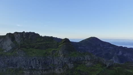Vista-De-Drone-Sobre-La-Montaña-Pico-Do-Arieiro