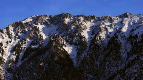 Gipfel-Des-I70-Silverthorne-Leadville-Frisco-Zehn-Meilen-Reichweite-Luftdrohne-Filmisch-Copper-Mountain-Base-Colorado-Winter-Dezember-Weihnachten-Landschaft-Landschaft-Aufwärtsbewegung-Des-Auslegers