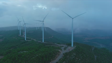 Turbinas-Eólicas-Que-Generan-Energía-Sostenible,-Grevalosa,-Barcelona.