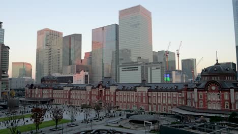 Tokyo-Station-at-sunset-with-people-returning-home-after-work